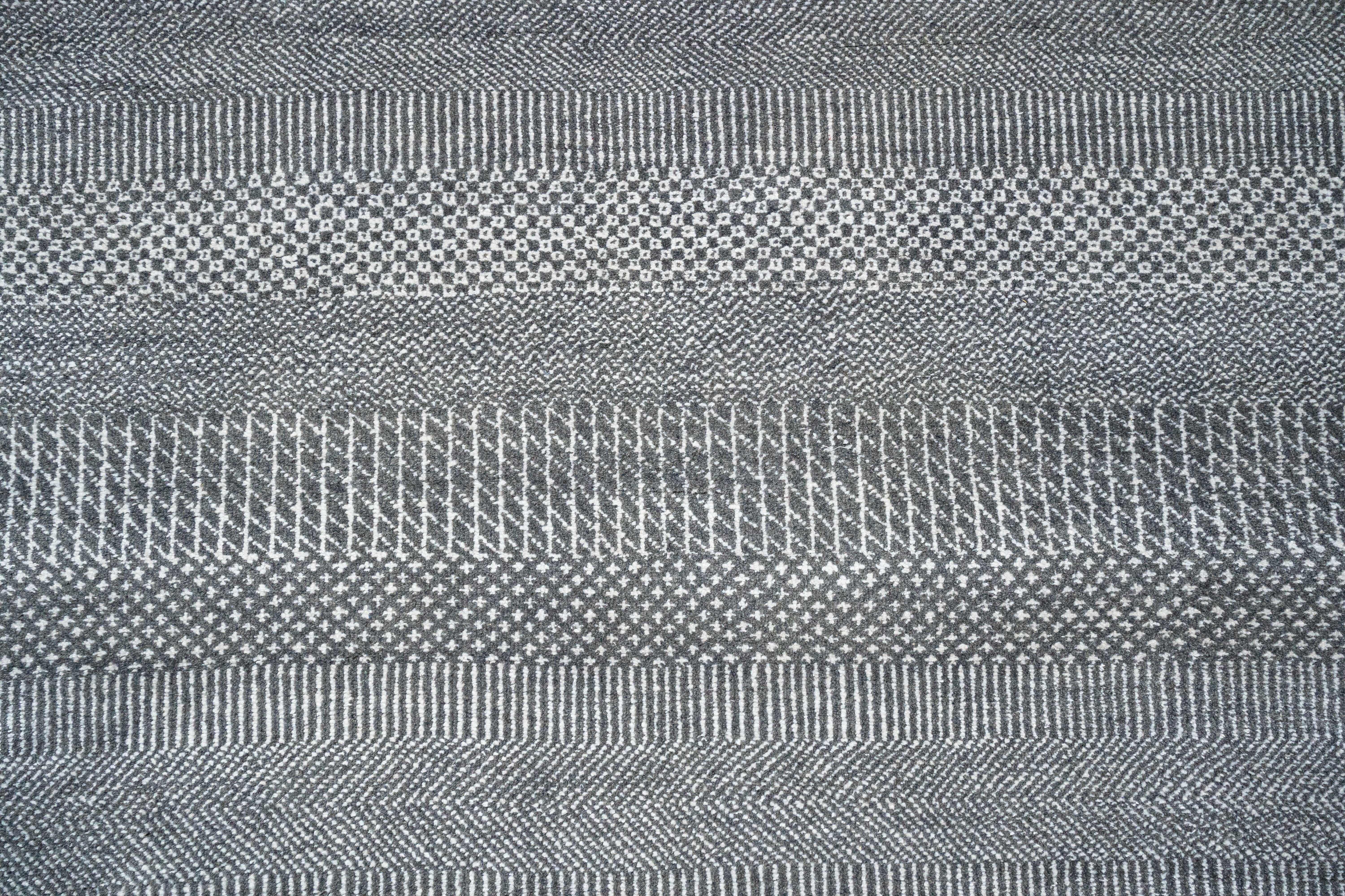 Handknotted Carpet, DIA - 1191 MCN, Grey & White
